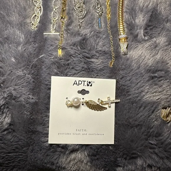 Costume Jewelry Lot - Picture 14 of 15